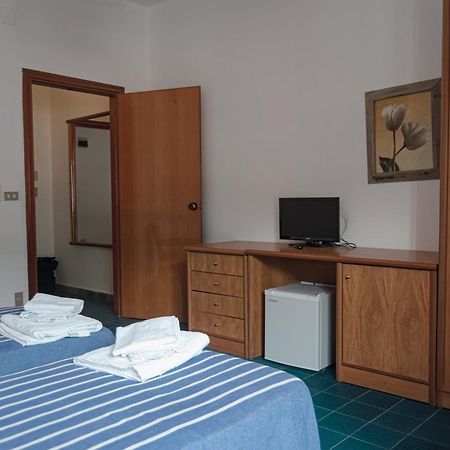 Hotel Mediterraneo グアルディア・ピエモンテ・テルメ エクステリア 写真